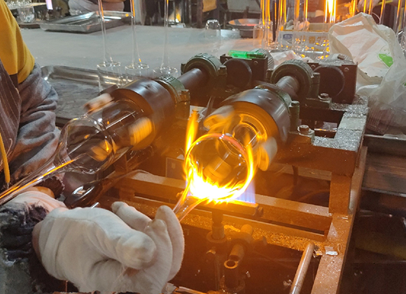 Glassware Mouth Breaking